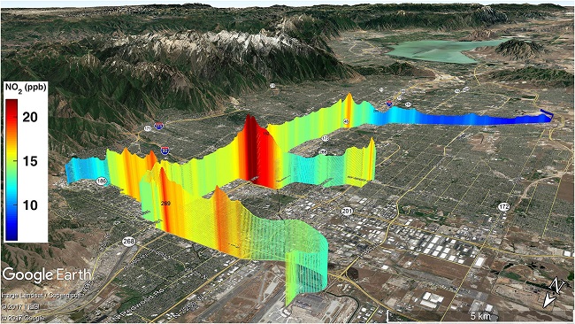 Monitoring of greenhouse gases and pollutants across an urba