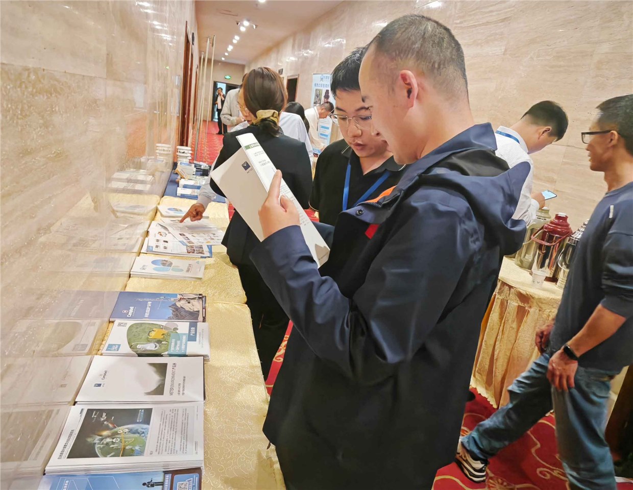 理加联合参加雅鲁藏布江中游自然资源西藏自治区野外科学观测研究站揭牌仪式